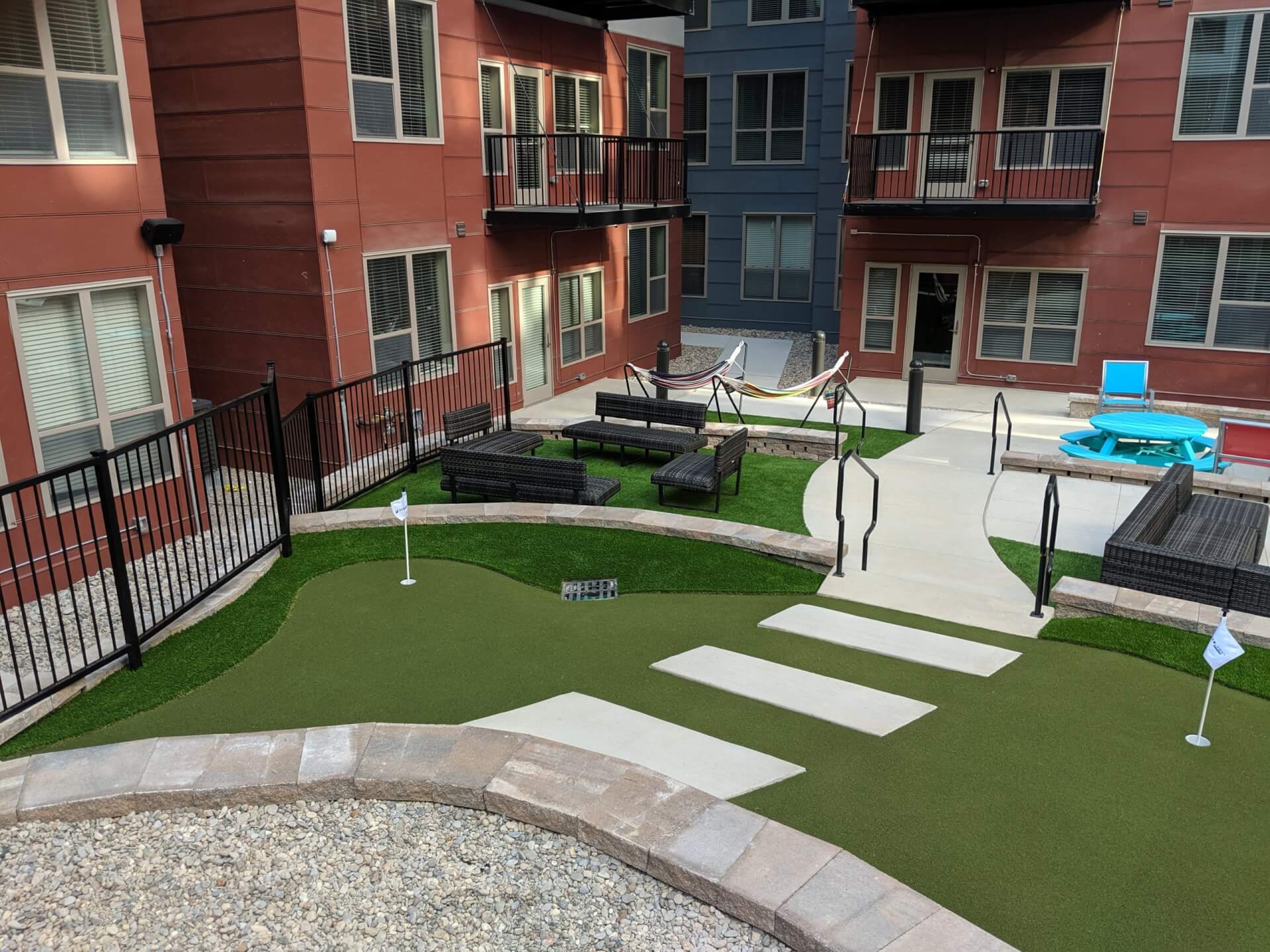SYNLawn-Columbus-Ohio-Courtyard-Common-Area-puttputt-course-artifical-grass