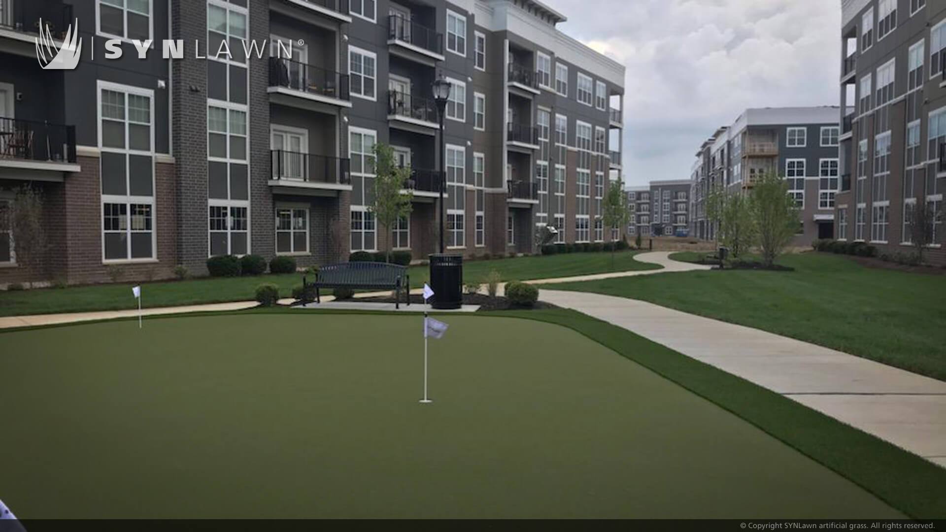 SYNLawn-Ohio-Valley-Allure-Luxury-Apartments-Putting-Green-Courtyard-01